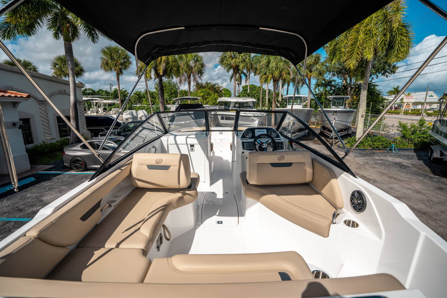 New 2025 Hurricane SunDeck 235 OB #8514 image 9