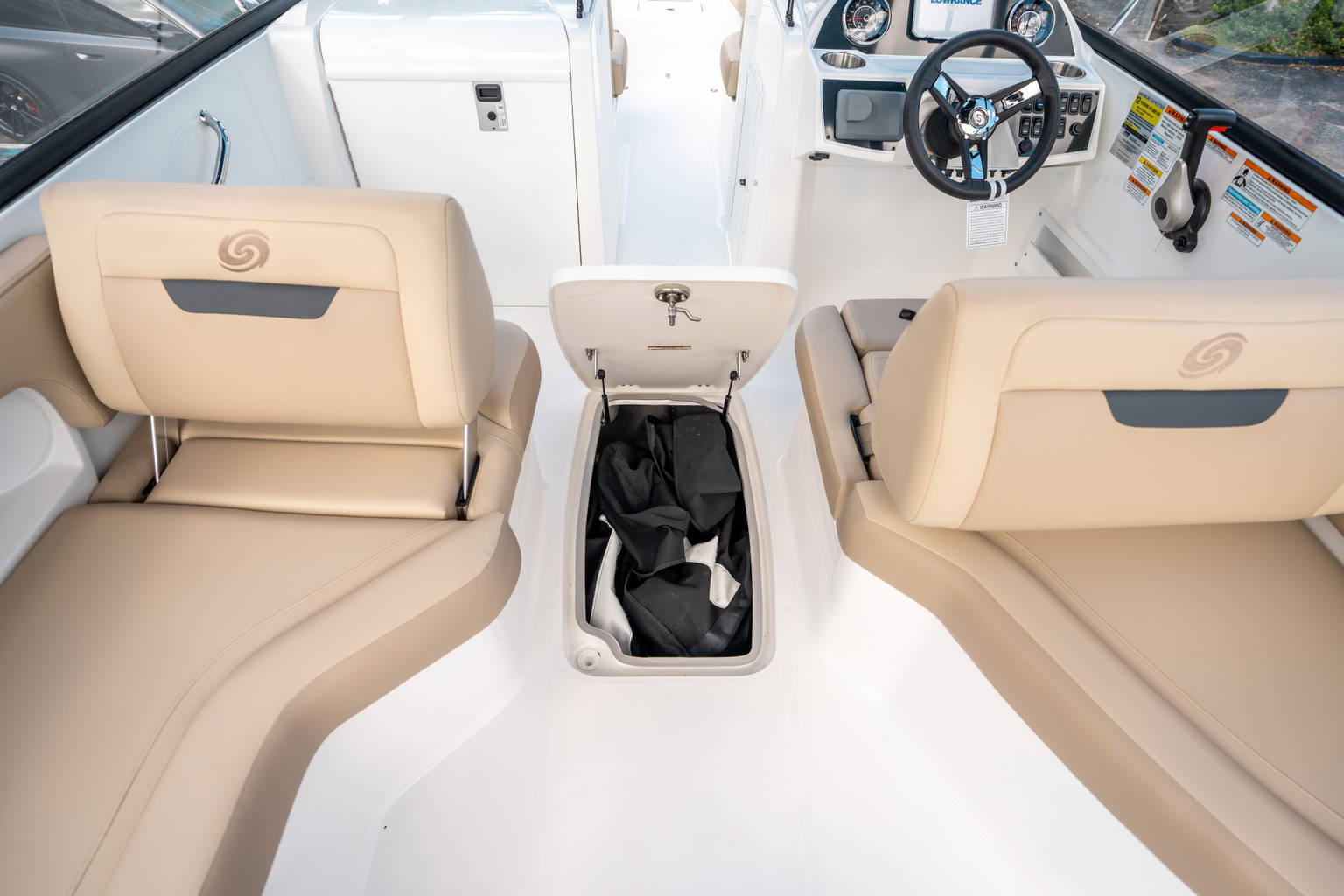 New 2025 Hurricane SunDeck 235 OB #8514 image 22
