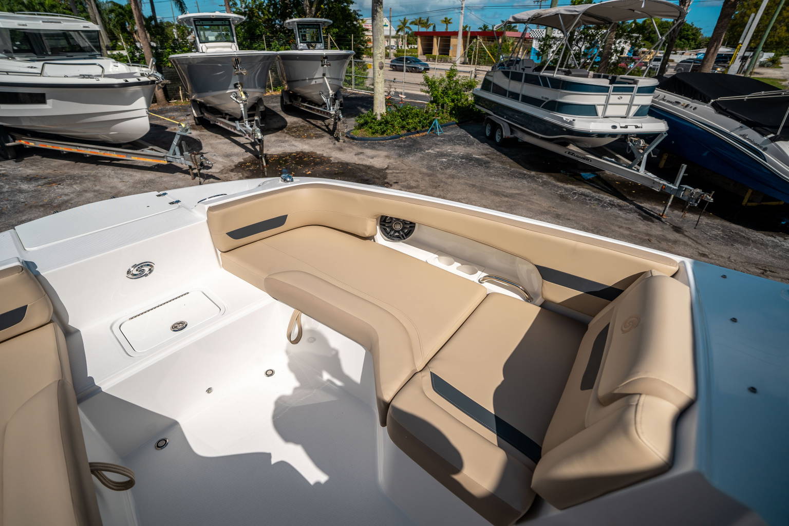 New 2025 Hurricane SunDeck 235 OB #8514 image 27