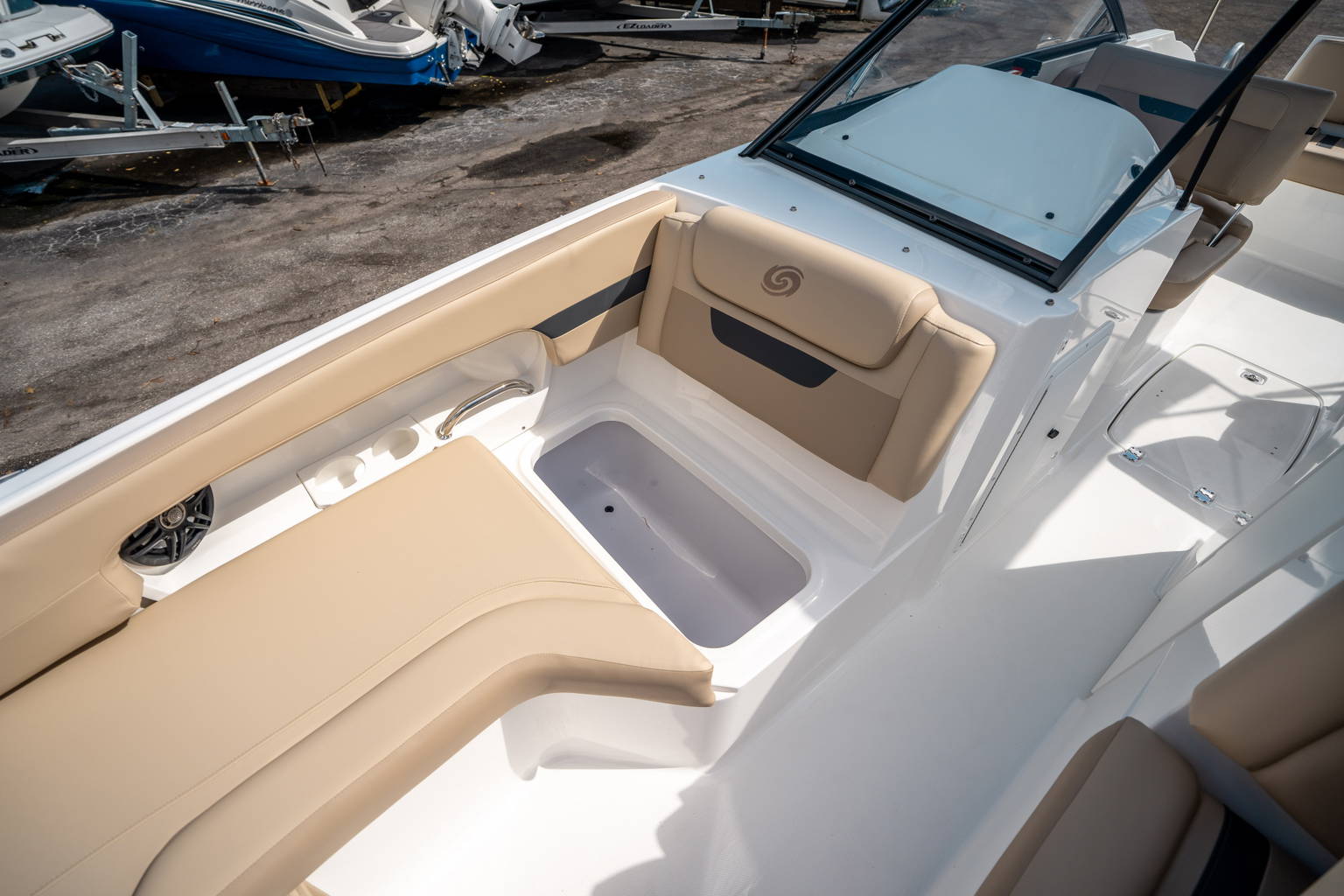 New 2025 Hurricane SunDeck 235 OB #8514 image 31