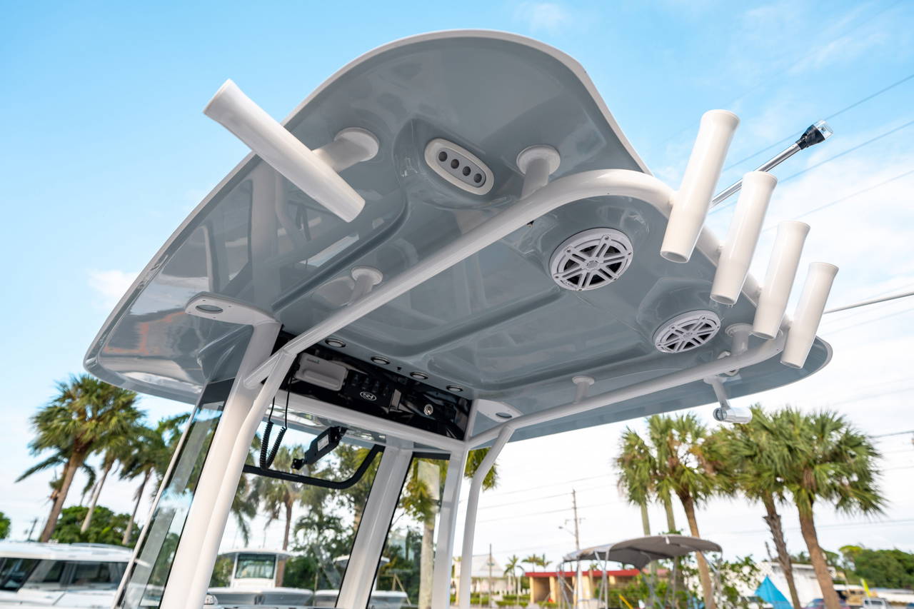 Alternative image of Sea Hunt Ultra 245 SE in Fort Lauderdale, FL