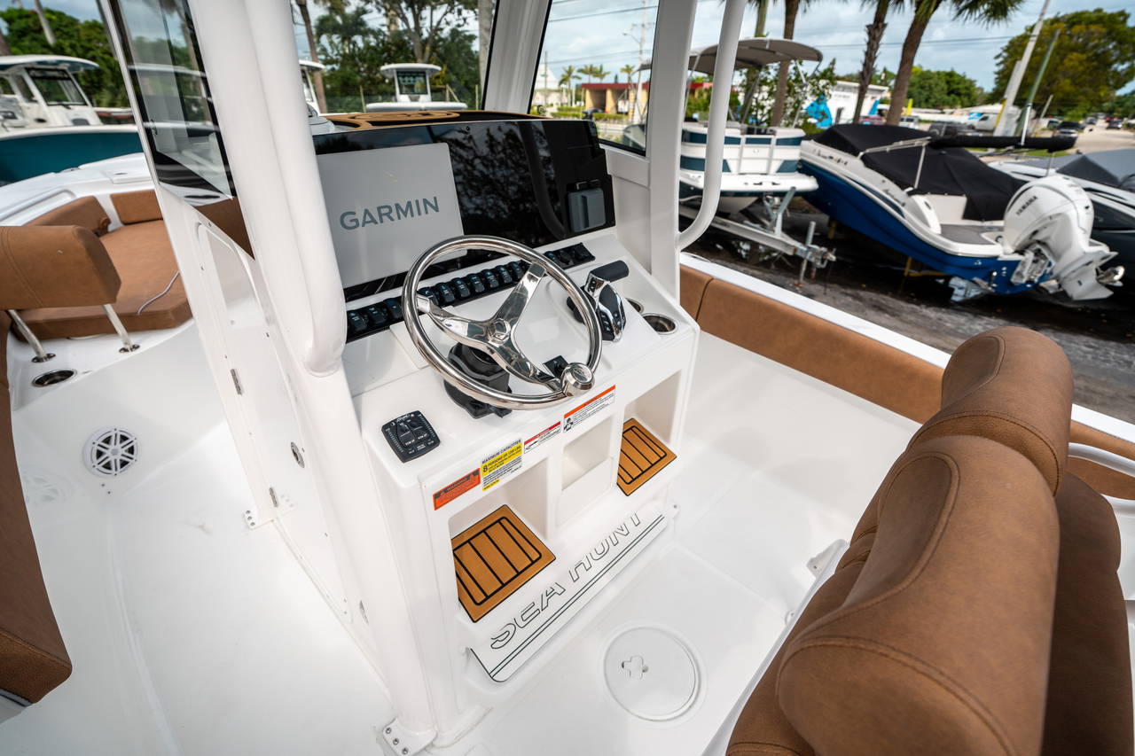 Alternative image of Sea Hunt Ultra 235 SE in Miami, FL