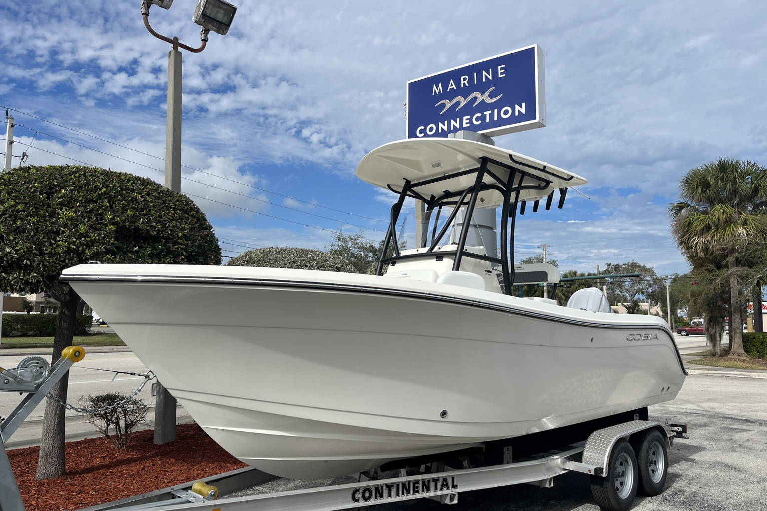 New 2025 Cobia 220 CC #X017 image 2