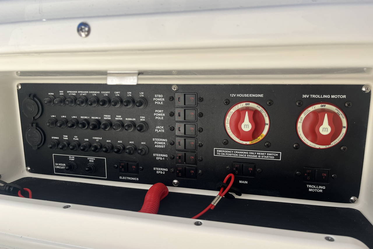 Alternative image of Pathfinder 2200 TRS in Fort Lauderdale, FL