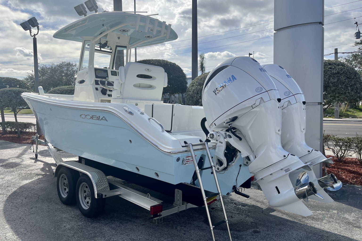 New 2025 Cobia 240 CC #B017 image 4