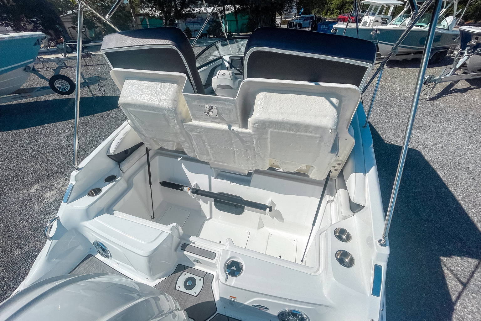 New 2024 Hurricane SunDeck 2600 OB #6713 image 9