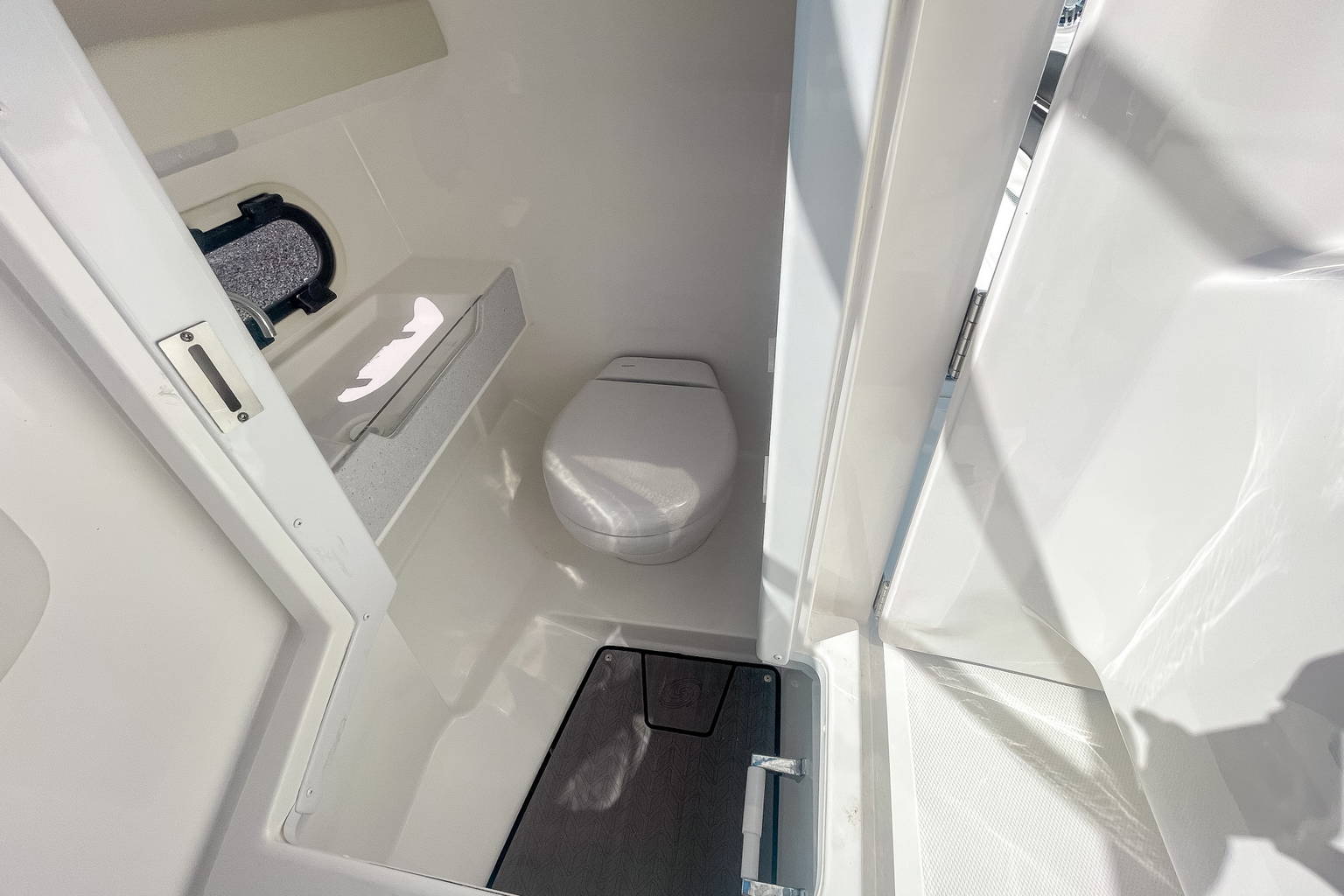 New 2024 Hurricane SunDeck 2600 OB #6713 image 14