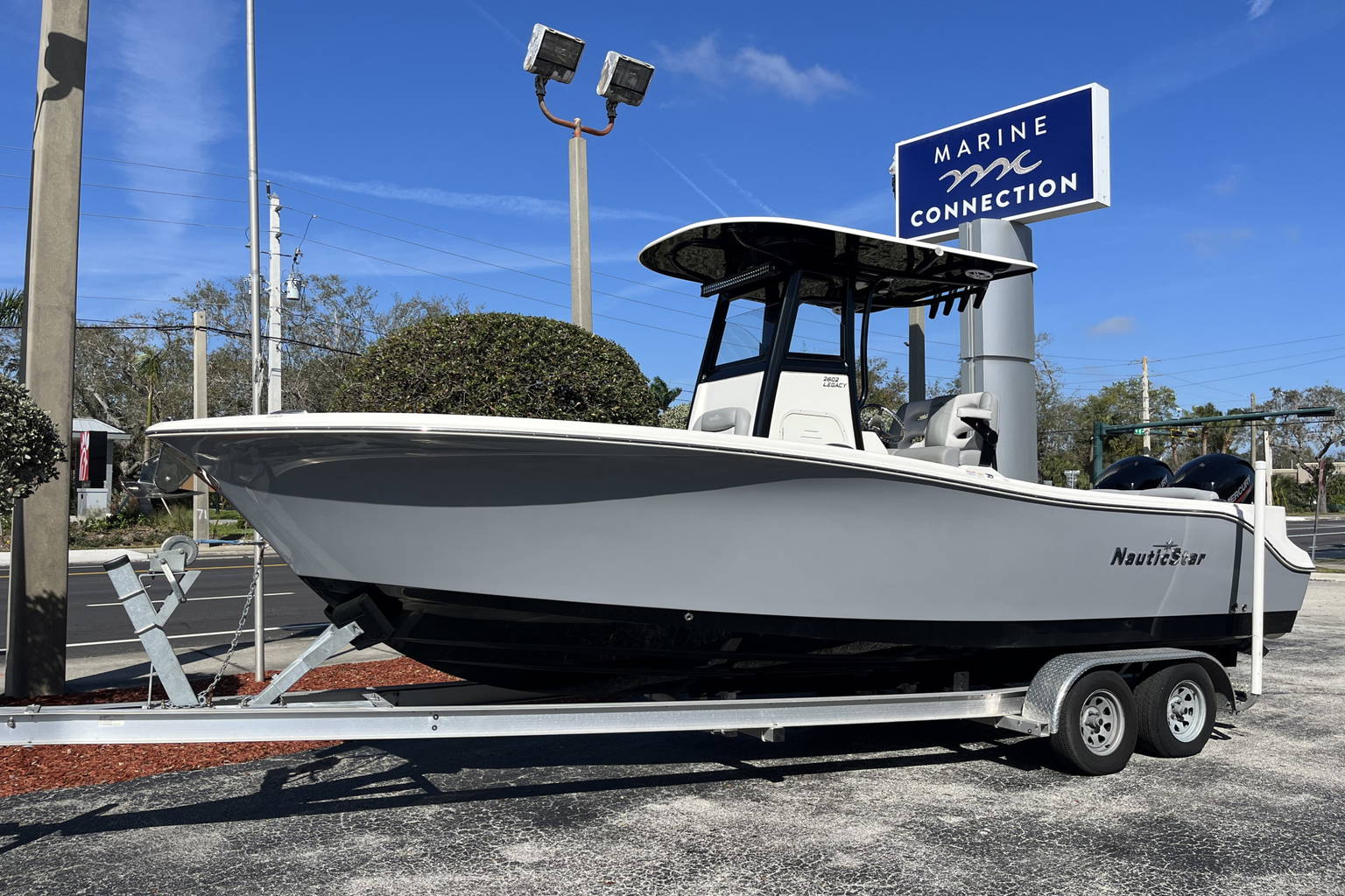 Used 2023 NauticStar 2602 Legacy #5867 image 1