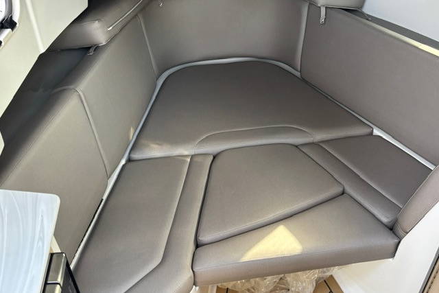 New 2025 Hurricane SunDeck 3200 OB #9557 image 14