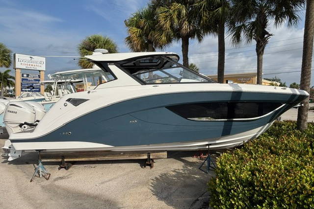Main image of Hurricane SunDeck 3200 OB in Stuart, FL