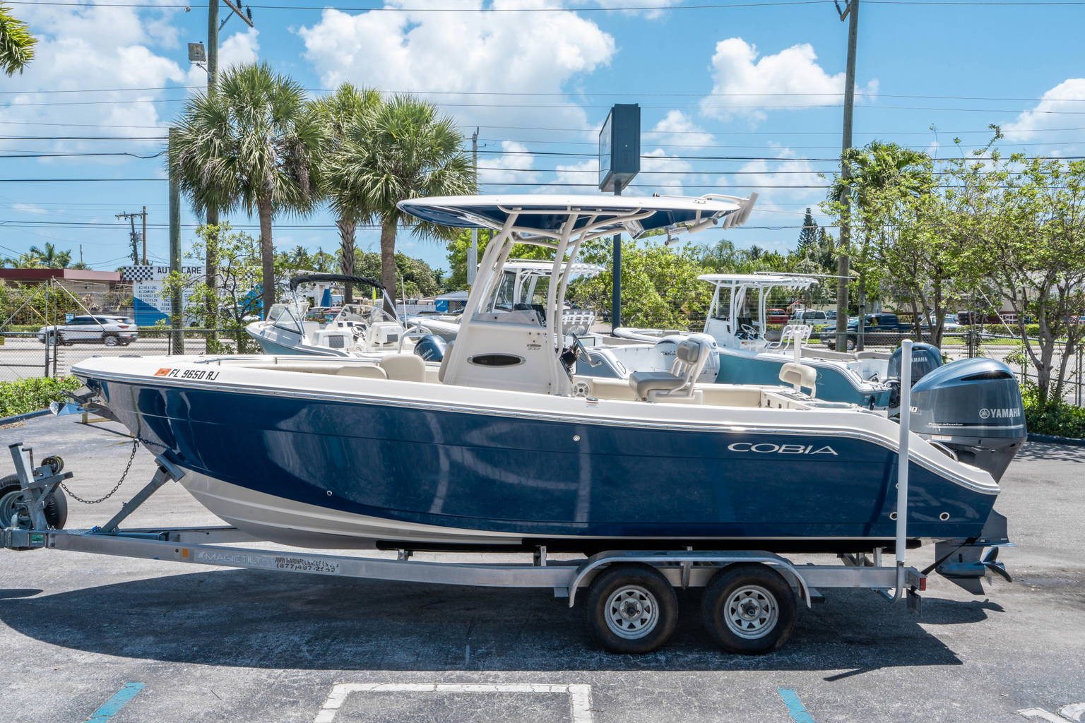 Used 2017 Cobia 237 CC #РО52 image 5