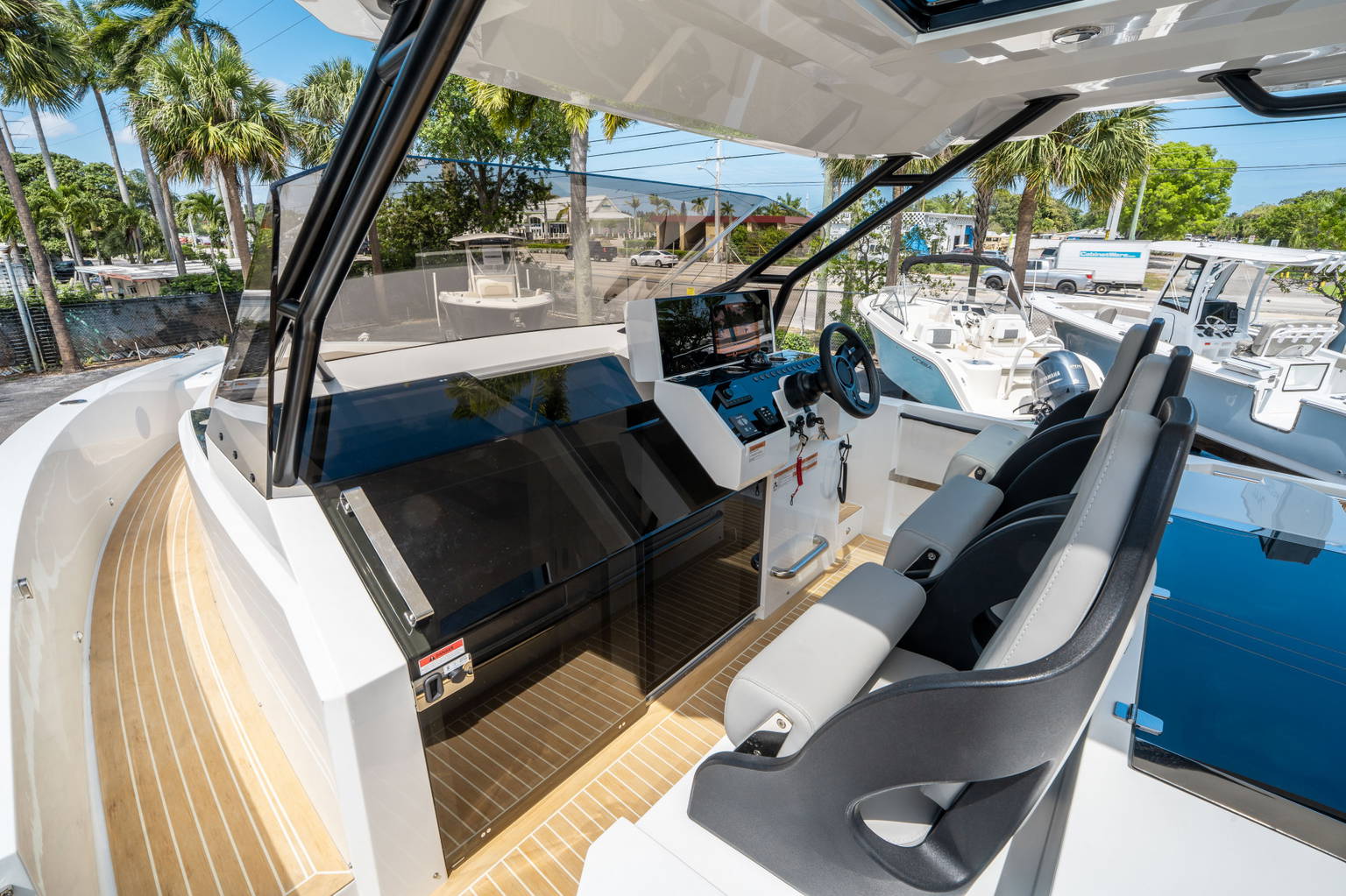 Alternative image of De Antonio D36 Open in West Palm Beach, FL