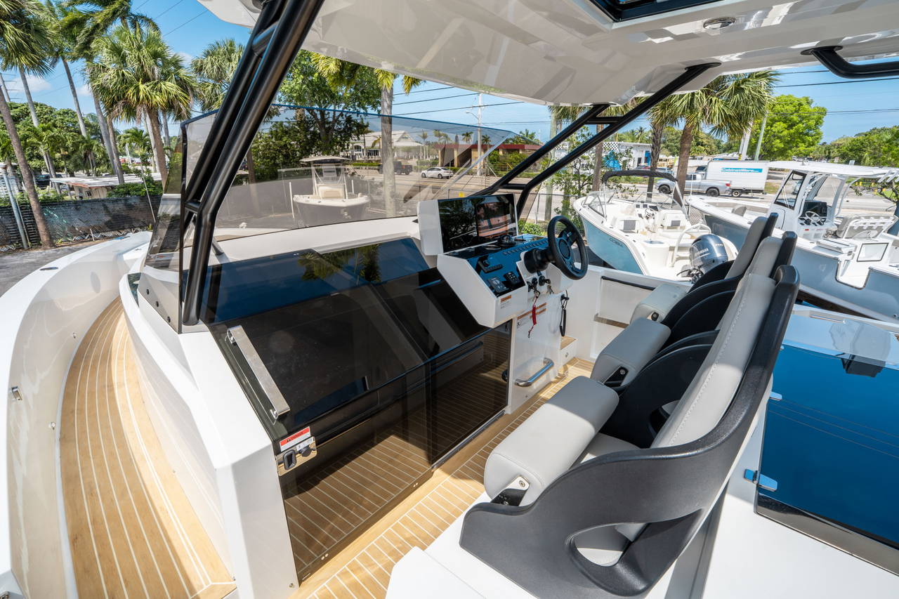 Alternative image of De Antonio D36 Open in West Palm Beach, FL