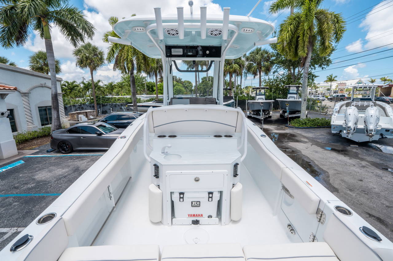 Alternative image of Sea Hunt Ultra 245 SE in West Palm Beach, FL
