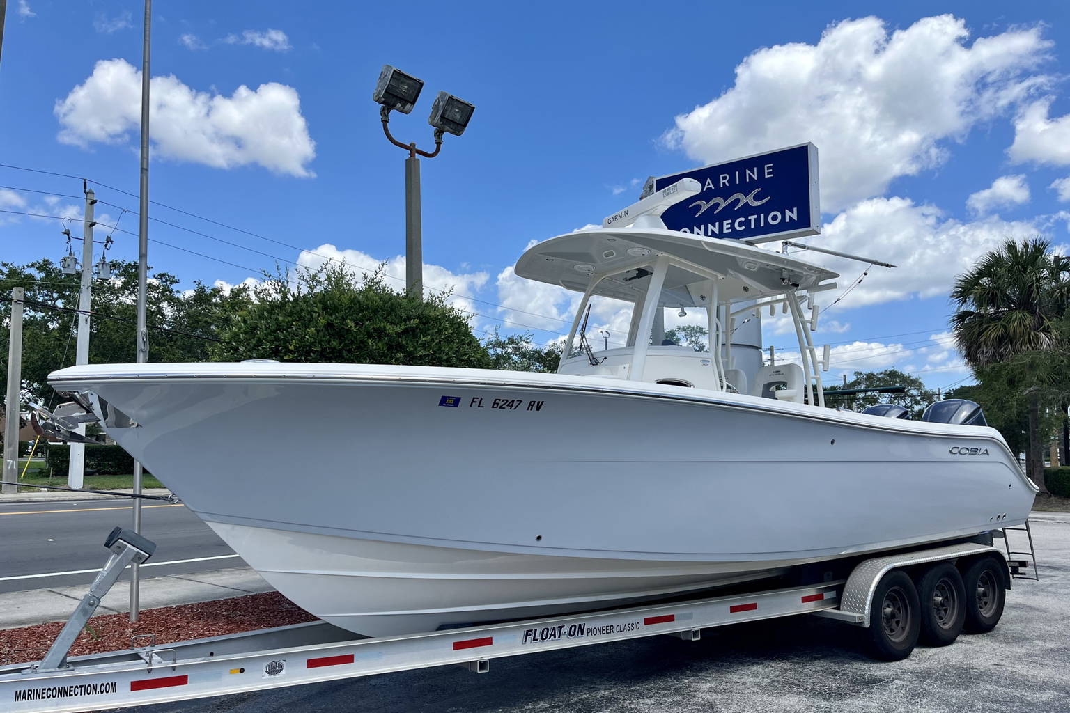 Used 2019 Cobia 301 #Z053 image 2