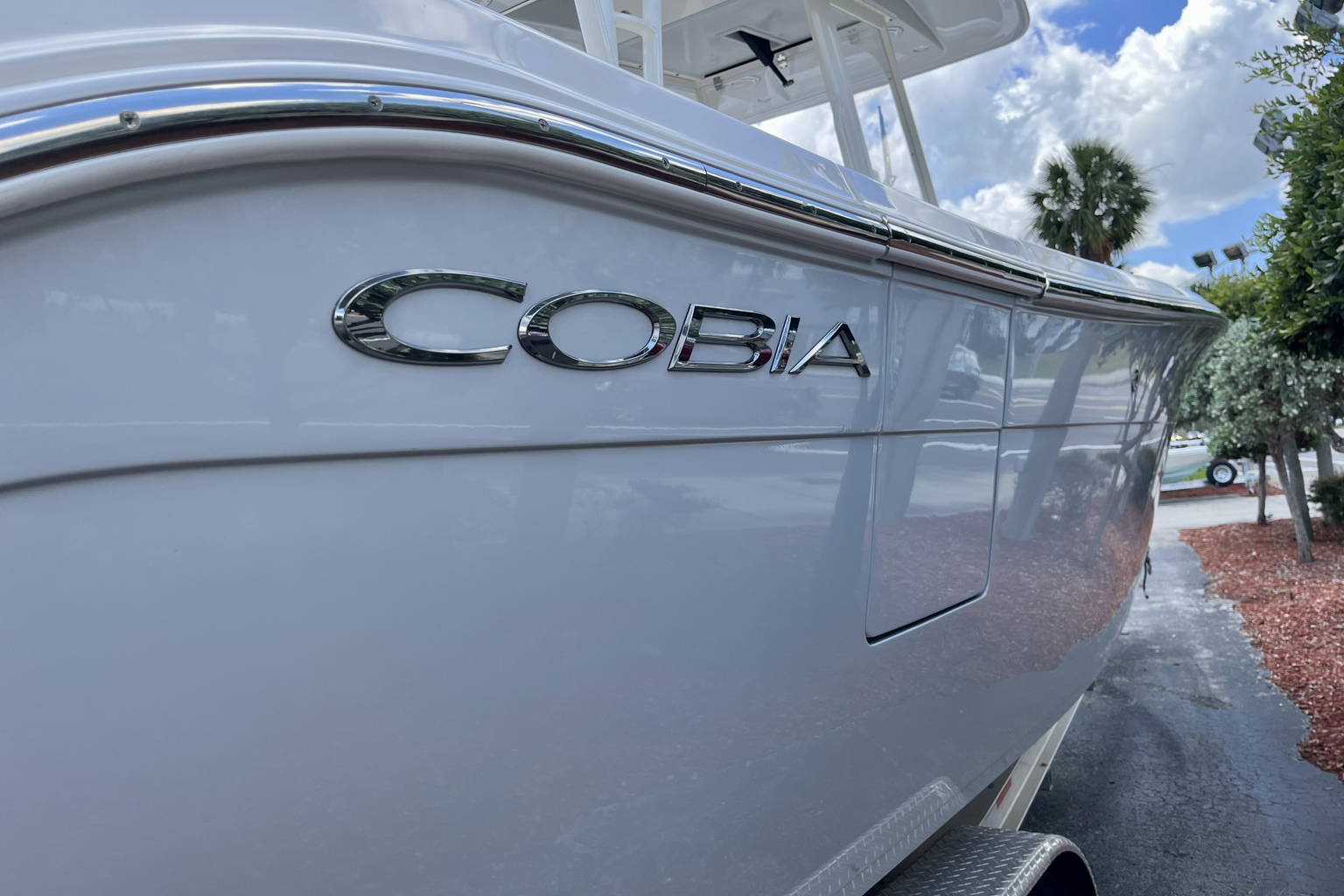 Used 2019 Cobia 301 #Z053 image 8