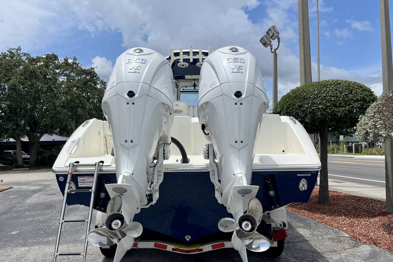 New 2025 Cobia 320 CC #A011 image 5