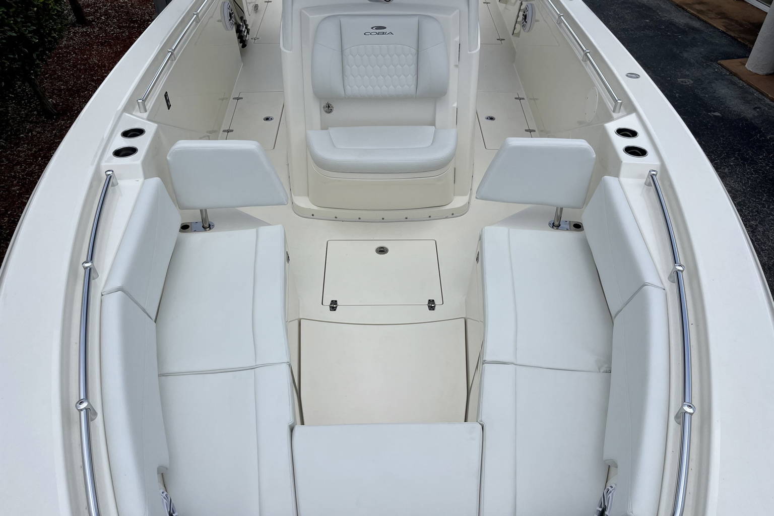 New 2025 Cobia 320 CC #A011 image 17