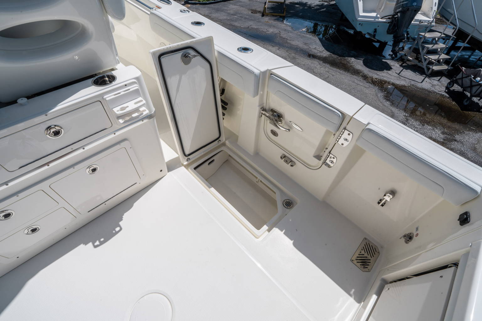 New 2025 Cobia 285 CC #J043 image 14