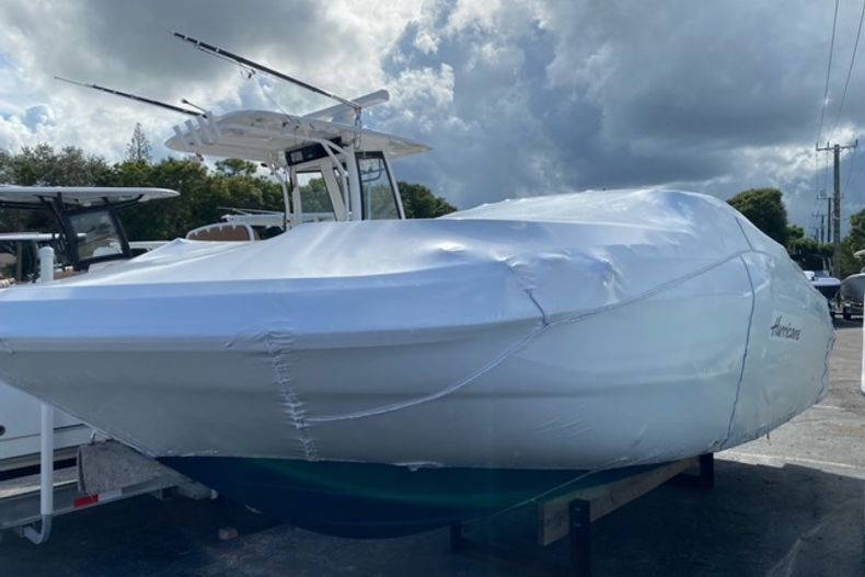 New 2023 Hurricane SunDeck SD 2400 OB #8963 image 1