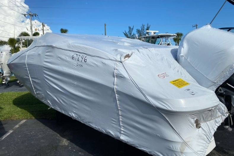 New 2023 Hurricane SunDeck SD 2400 OB #2074 image 1