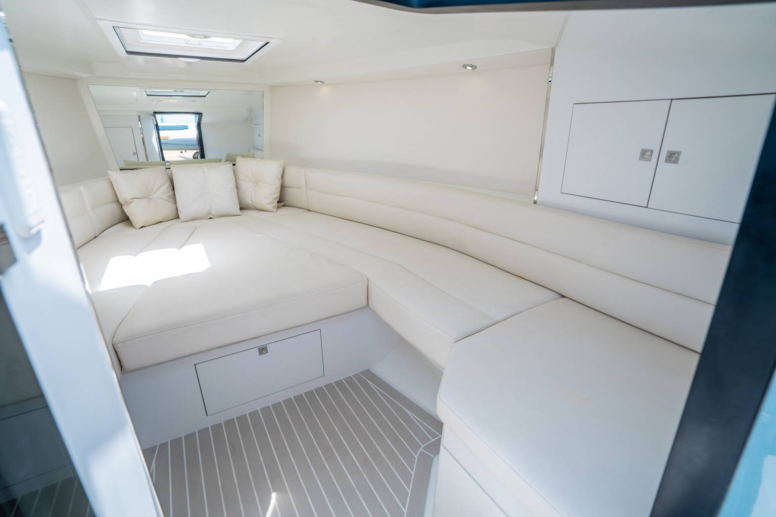 Used 2018 VanDutch 30 #0054 image 25