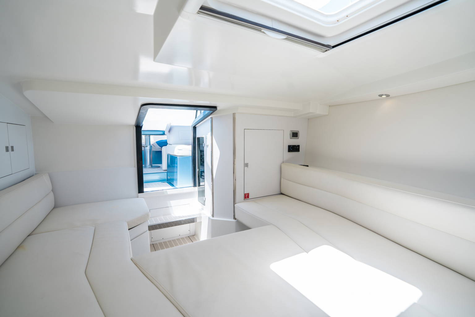 Used 2018 VanDutch 30 #0054 image 27