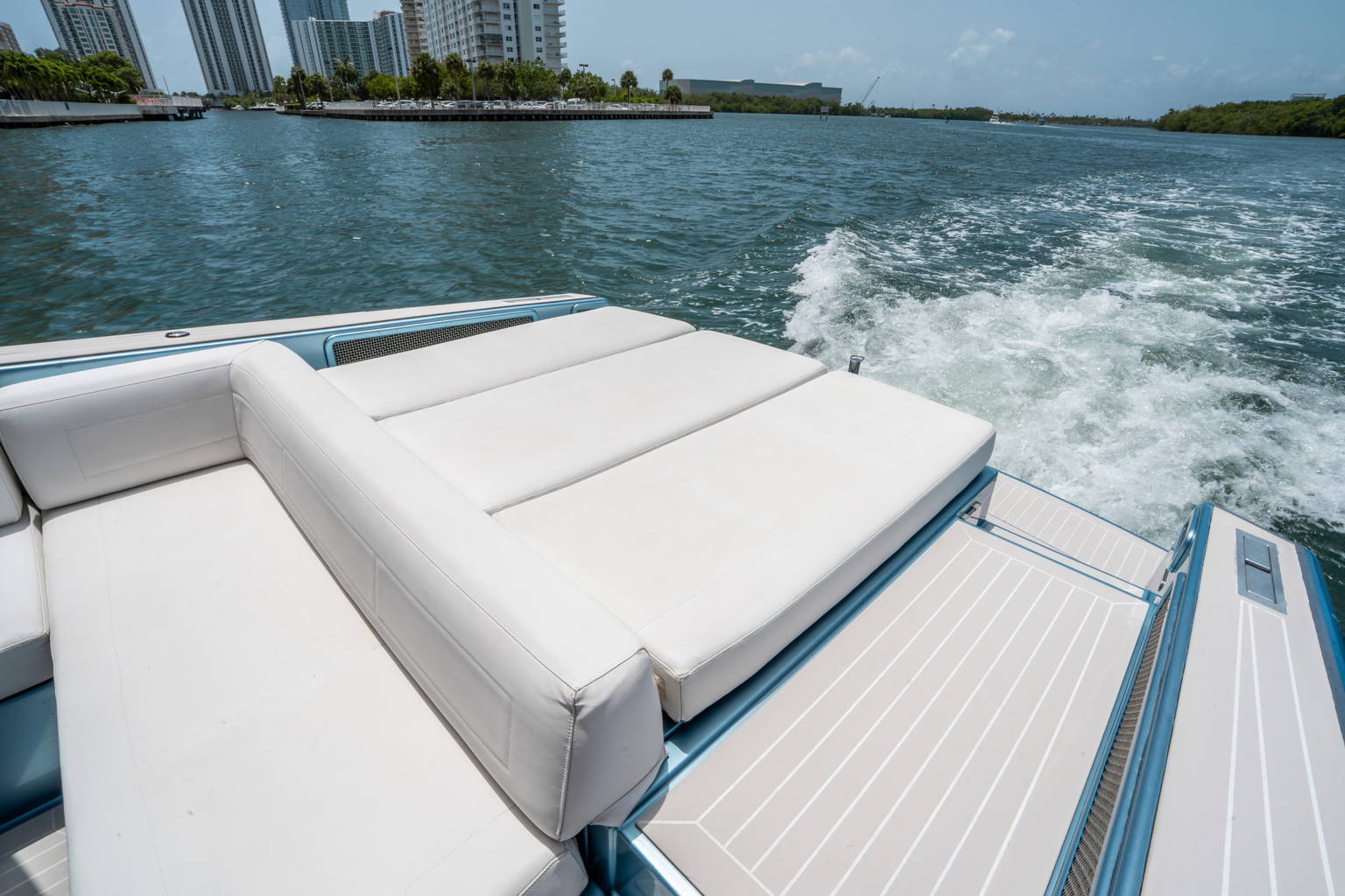 Used 2018 VanDutch 30 #0054 image 9