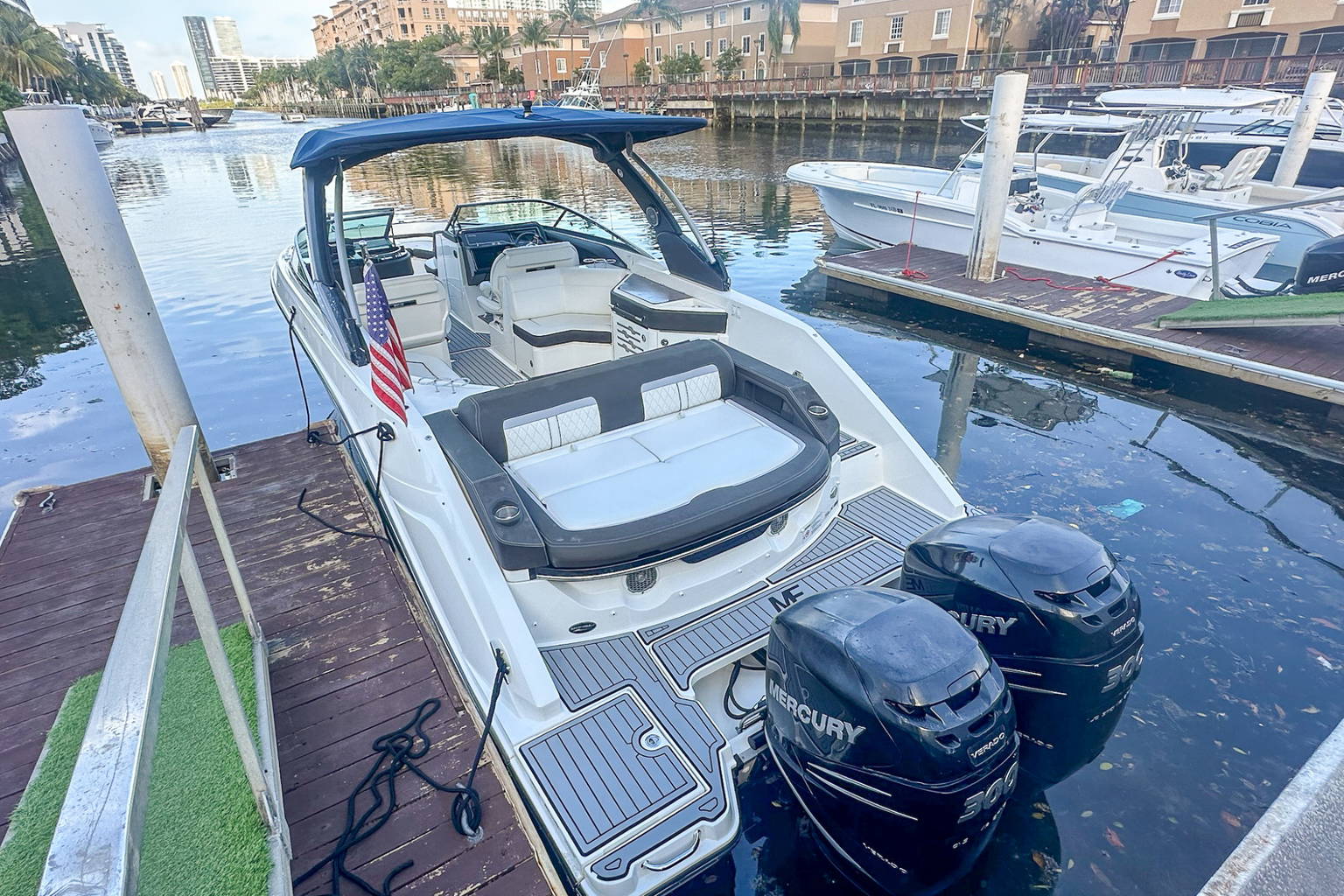 Used 2018 Sea Ray SLX 310 #1273 image 2