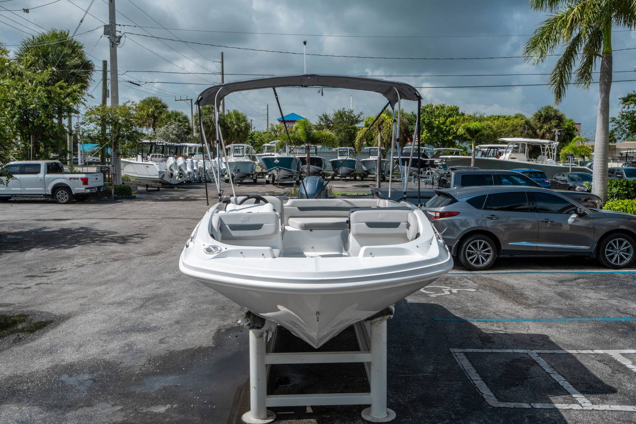 Alternative image of Hurricane SunDeck Sport 185 OB in Miami, FL