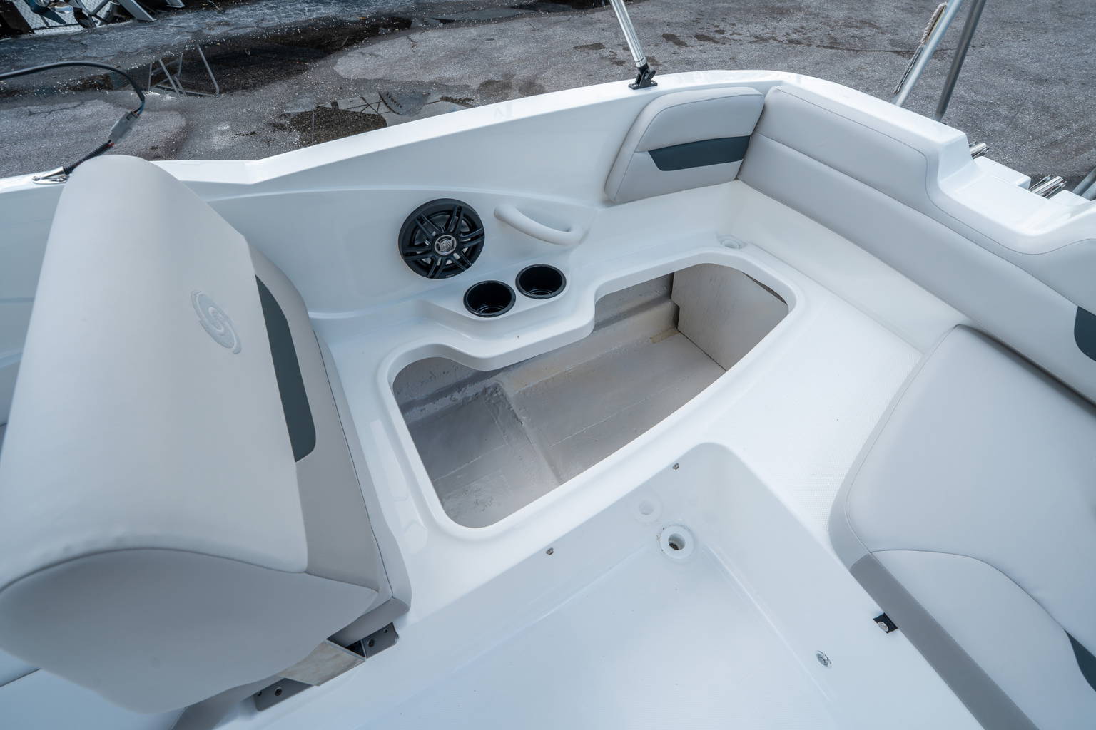 New 2026 Hurricane SunDeck Sport 185 OB #3385 image 14