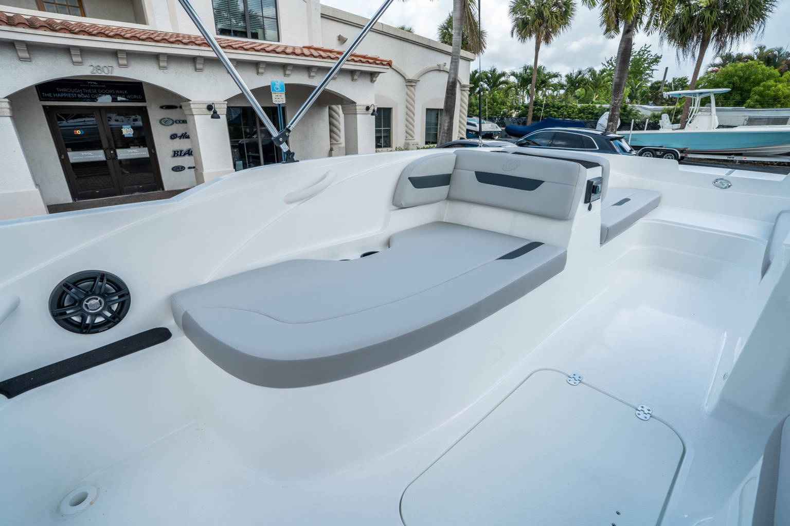 New 2026 Hurricane SunDeck Sport 185 OB #3385 image 15