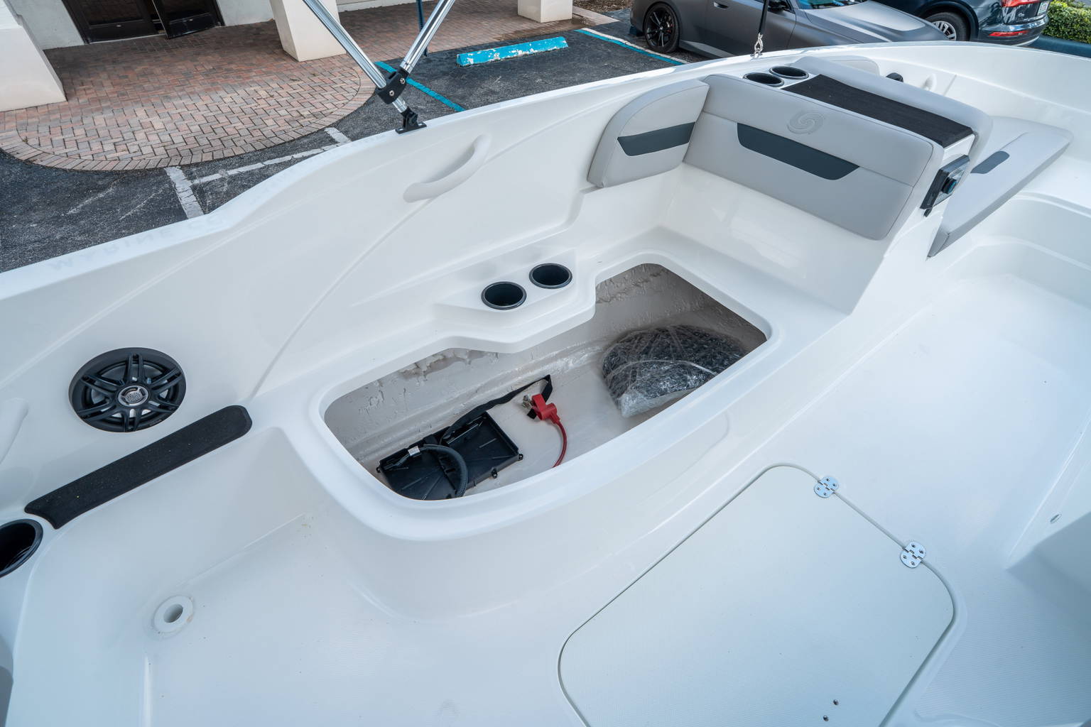 New 2026 Hurricane SunDeck Sport 185 OB #3385 image 16