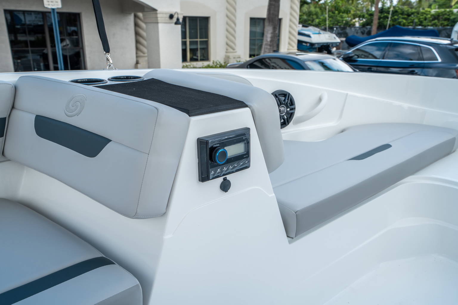 New 2026 Hurricane SunDeck Sport 185 OB #3385 image 21