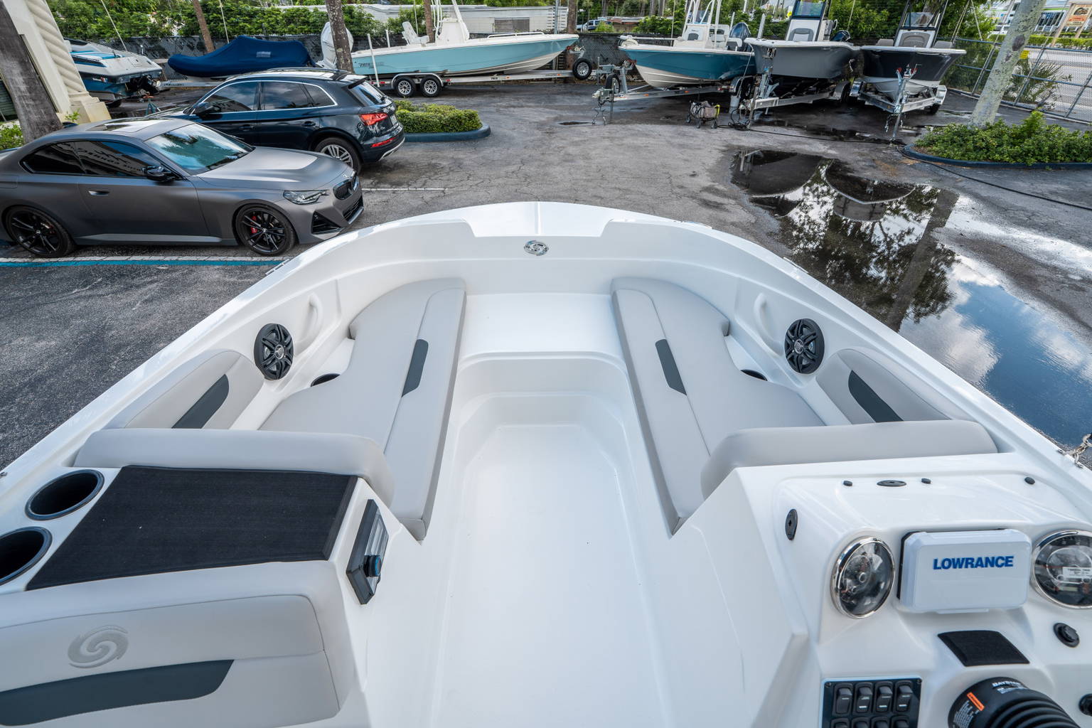 New 2026 Hurricane SunDeck Sport 185 OB #3385 image 22