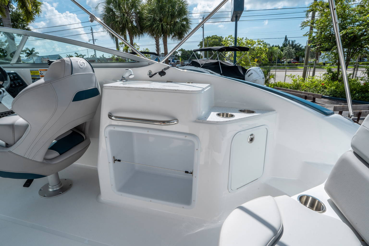 New 2026 Hurricane SunDeck 2400 OB #3391 image 13