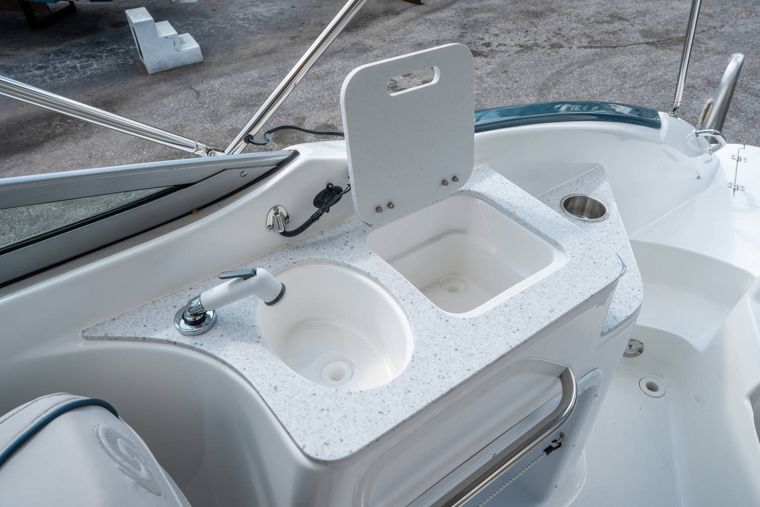 New 2026 Hurricane SunDeck 2400 OB #3391 image 14