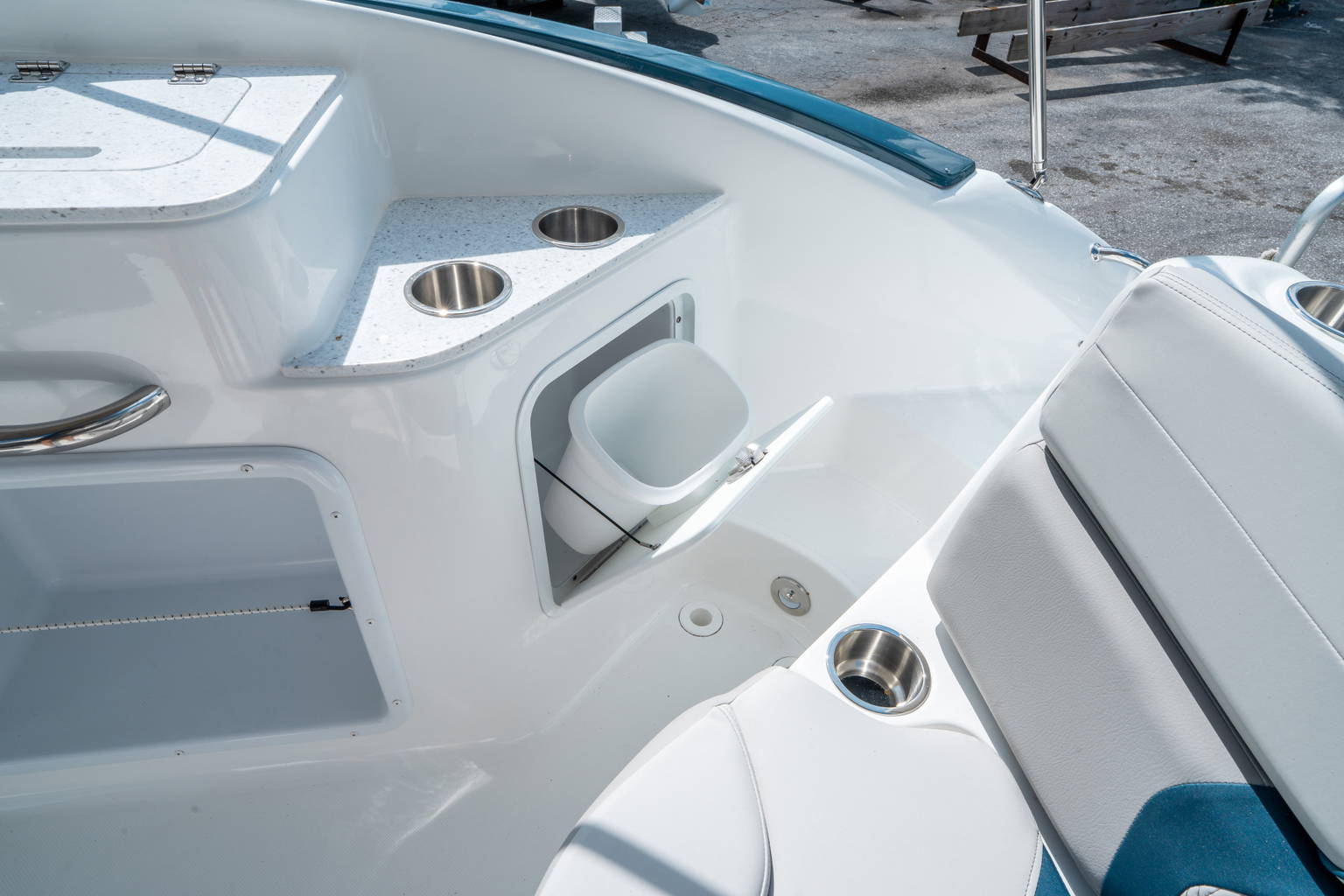 New 2026 Hurricane SunDeck 2400 OB #3391 image 15