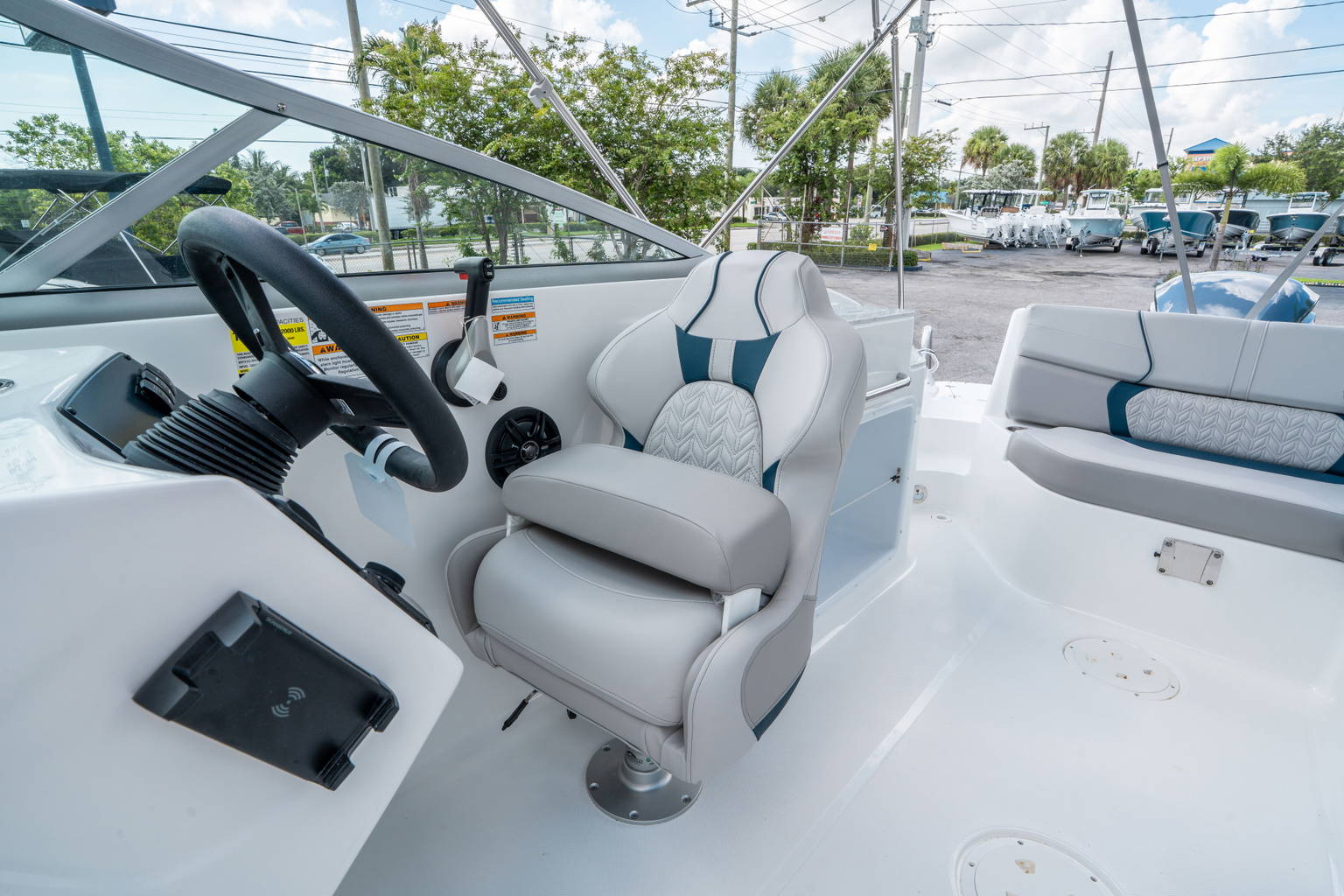 New 2026 Hurricane SunDeck 2400 OB #3391 image 18