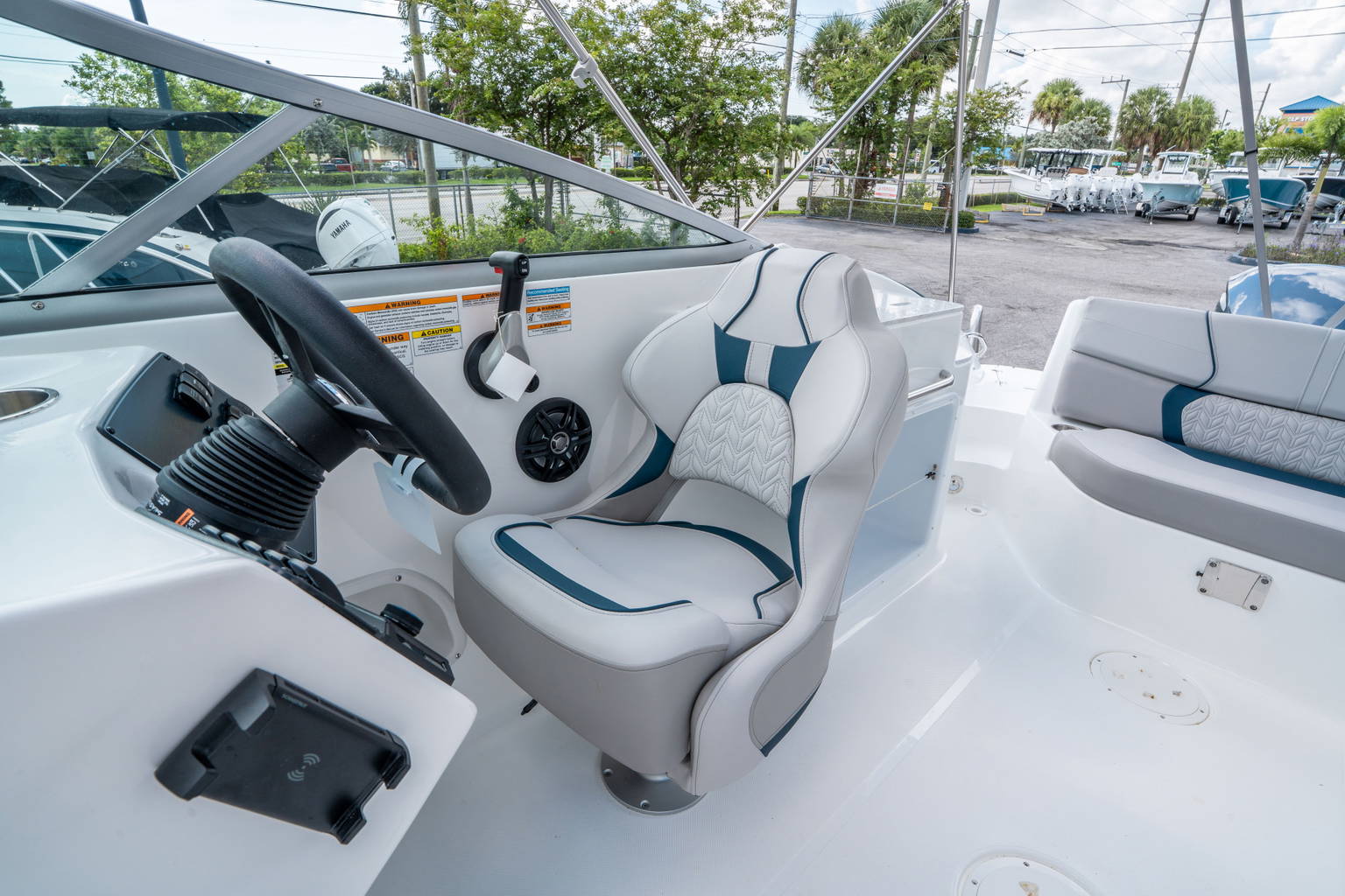 New 2026 Hurricane SunDeck 2400 OB #3391 image 19