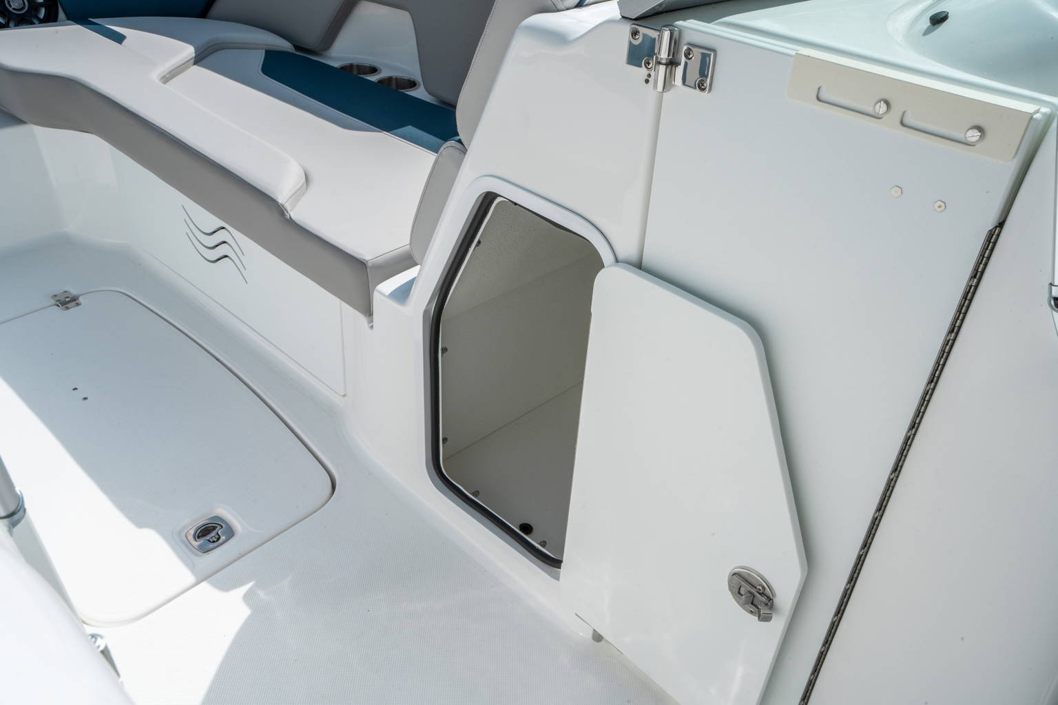 New 2026 Hurricane SunDeck 2400 OB #3391 image 27