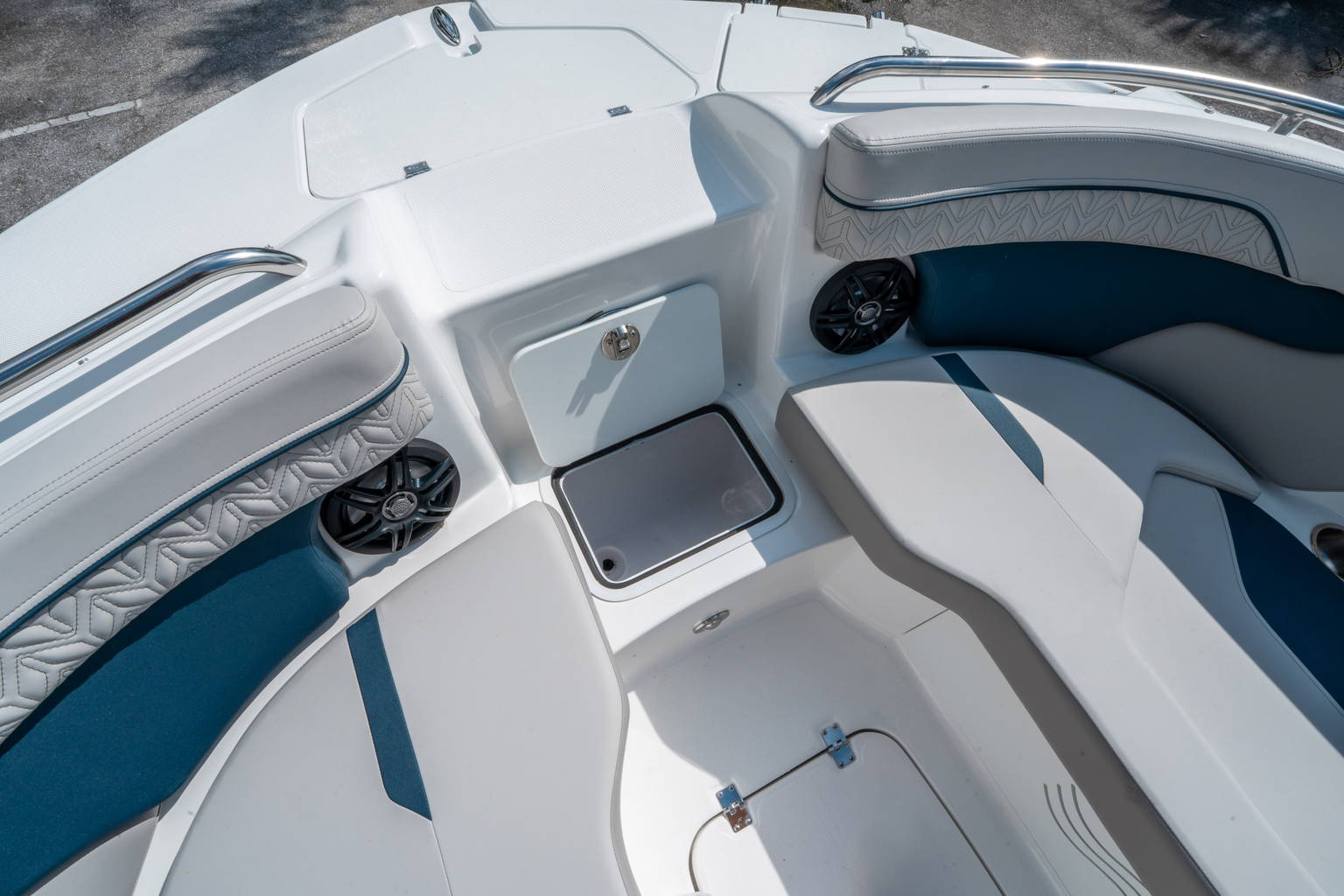 New 2026 Hurricane SunDeck 2400 OB #3391 image 29