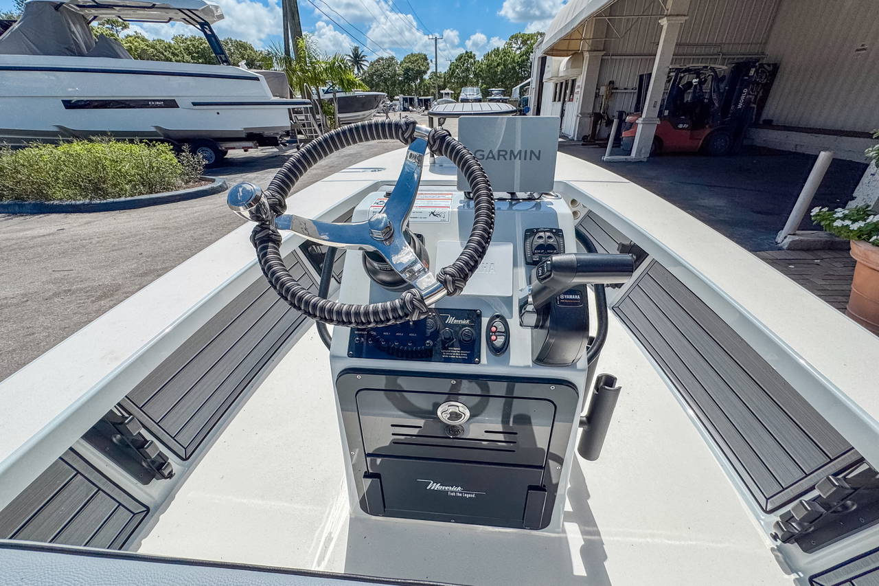 Alternative image of Maverick 18 HPX-V in Fort Lauderdale, FL