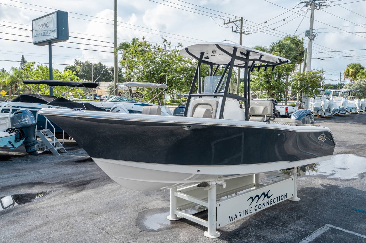 Alternative image of Sea Hunt Ultra 229 in Miami, FL