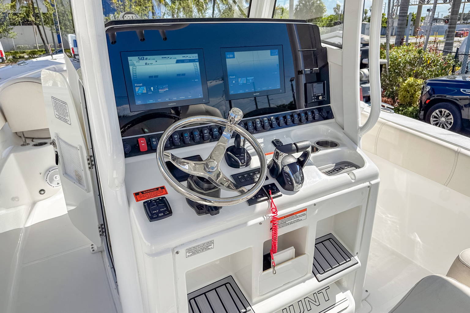 Alternative image of Sea Hunt Ultra 305 SE in Fort Lauderdale, FL