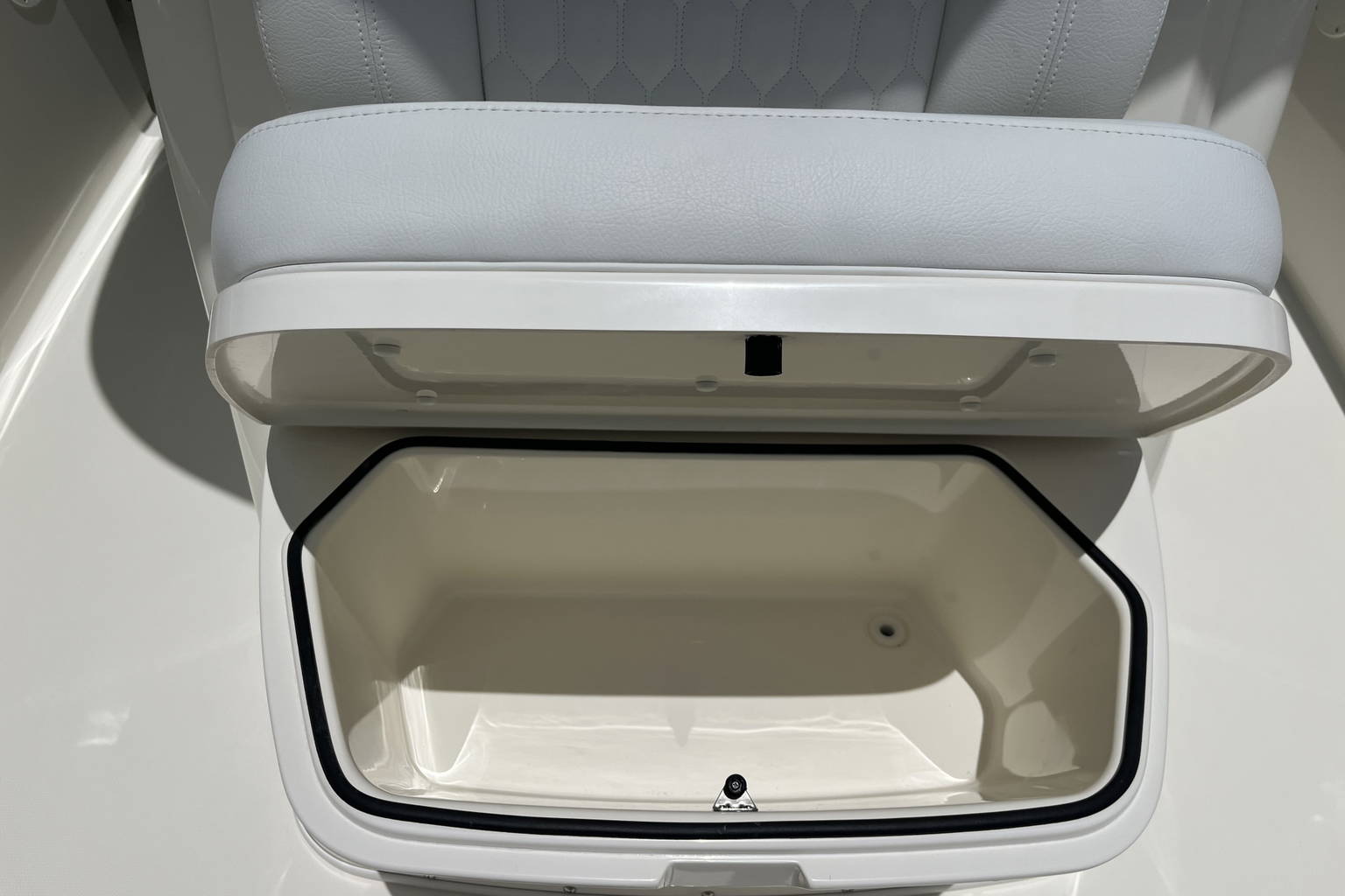 New 2026 Cobia 265 CC #G002 image 27