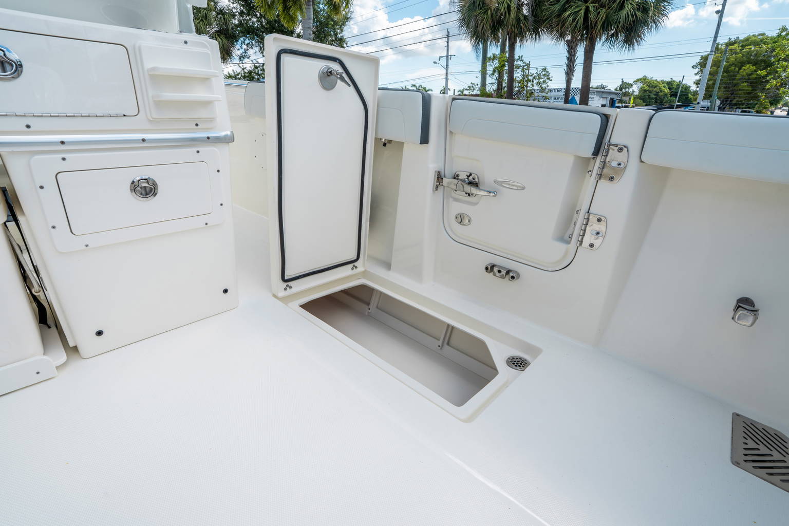 New 2026 Cobia 285 CC #J004 image 15