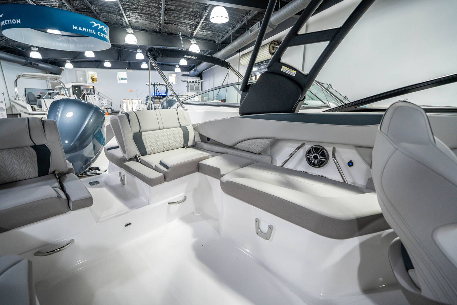 New 2026 Hurricane SunDeck 2600 OB #3386 image 11