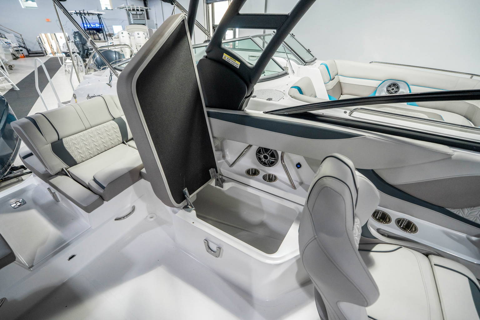 New 2026 Hurricane SunDeck 2600 OB #3386 image 13