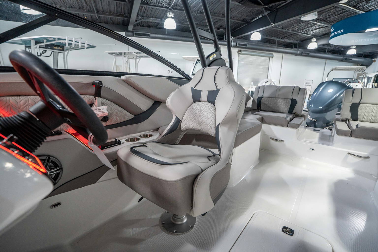 New 2026 Hurricane SunDeck 2600 OB #3386 image 18